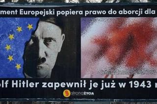 Hitler, martwe płody i flaga UE. Prokuratura nie zgadza się z komendantem. To nie koniec