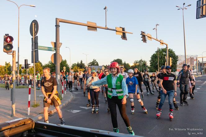 Nightskating Białystok 2022. Rolkarze rozpoczęli sezon! 