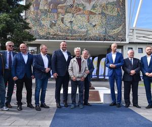 Gerard Cieślik, legenda Ruchu Chorzów ma swój pomnik. Pod Stadionem Śląskim