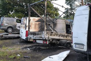 Spalone busy przy ulicy Usługowej w Lesznie