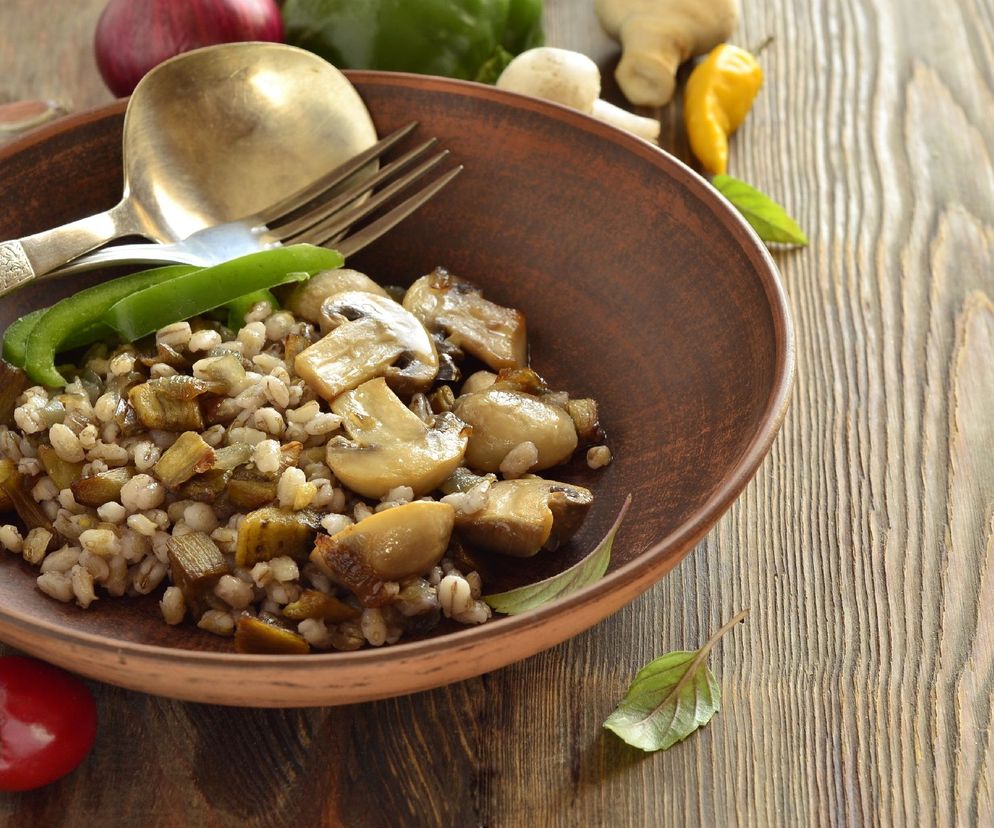 Kasza pęczak z pieczarkami: pyszne danie za grosze!