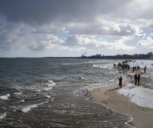 Ferie Zimowe 2026 nad Bałtykiem. Taniej Niż w Górach? Zobacz jakie miasta wybierano najczęściej! 