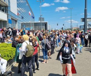 Pyrkon 2025. Tłumy uczestników przed MTP  