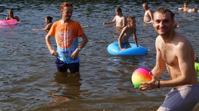 Szaleństwo w wodzie i na lądzie. Patrol ESKA Summer City wpadł na plażę do Piecek [WIDEO, ZDJĘCIA]