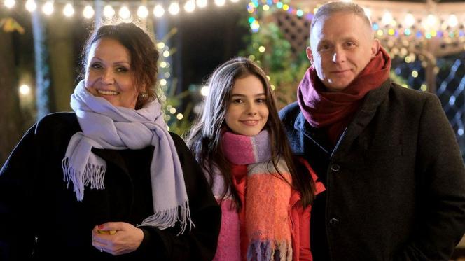 Święta w M jak miłość odcinek specjalny. Basia (Karina Woźniak), Marysia (Małgorzata Pieńkowska), Artur Rogowski (Robert Moskwa)