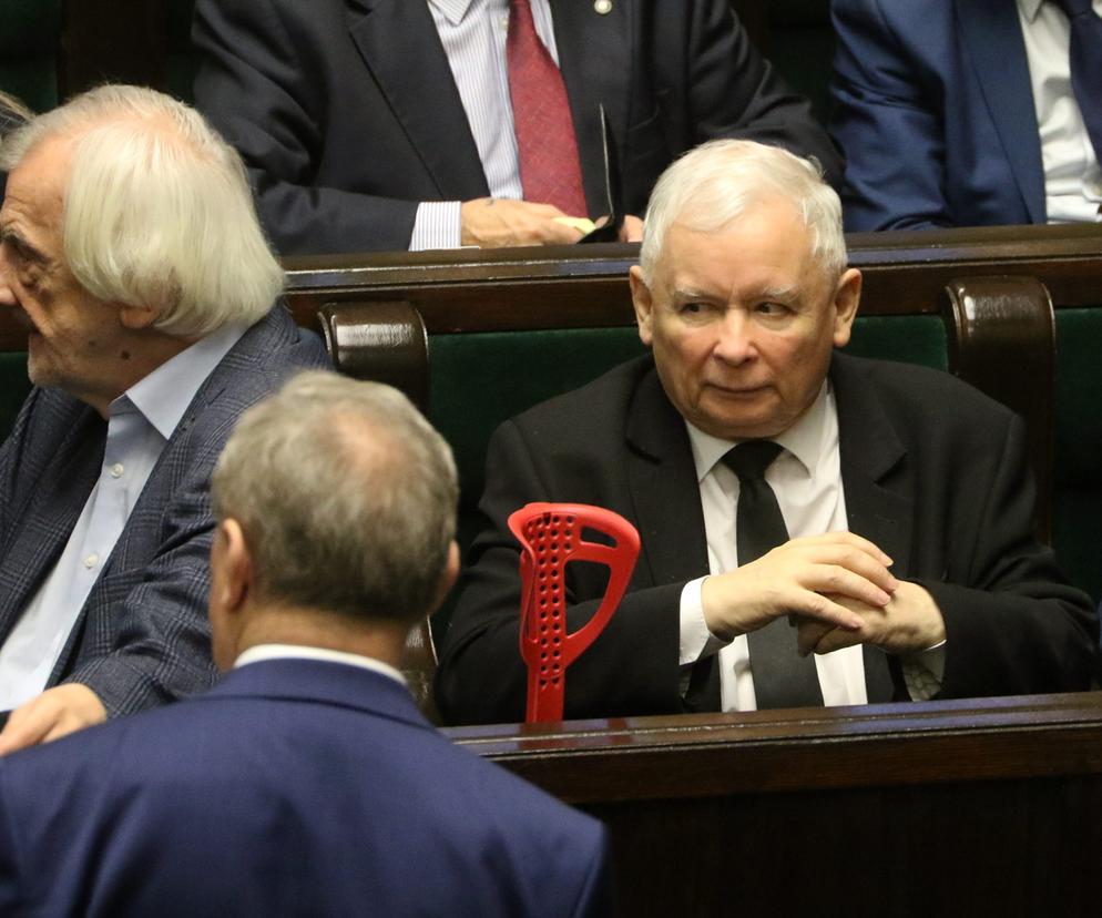 Jarosław Kaczyński po ciężkiej operacji kolana
