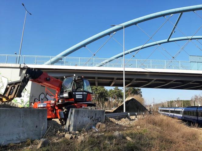 Przebudowa wiaduktu w ciągu al. Armii Krajowej idzie pełną parą! [ZDJĘCIA]