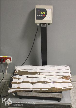 Ponad 8,5 kg heroiny ukrytej w walizkach podróżnych