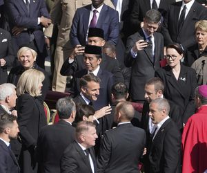 Gafy polityków na pogrzebie papieża Franciszka! Telefony i stroje