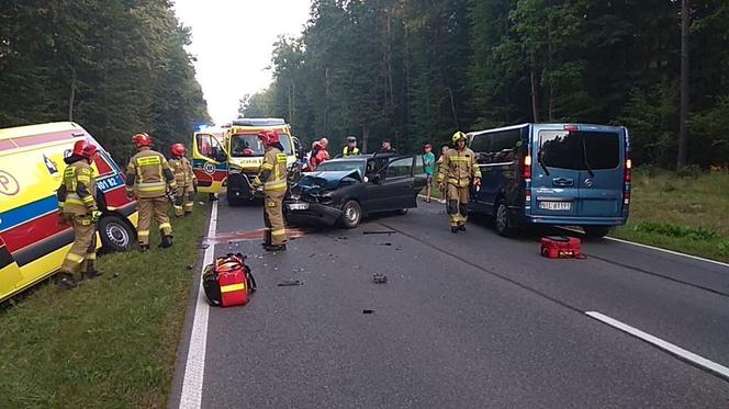 Karetka zderzyła się z samochodem! Poważny wypadek między Iławą a Sampławą