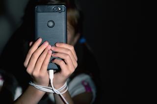 QUIZ. Czy jesteś uzależniony/a od internetu? Rozwiąż psychotest i sprawdź, czy czas na odwyk!