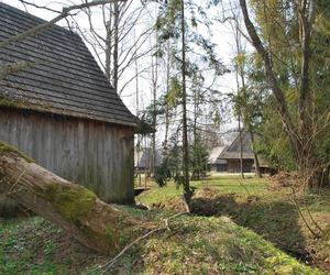 Pierwsze powojenne muzeum pod otwartym niebem powstało w Małopolsce. To tu kręcono słynne filmy