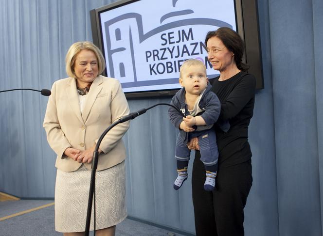 Barbara Sienkiewicz odda dzieci posłance