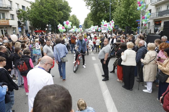 Święto Saskiej Kępy 2025. Kto szedł w paradzie na Francuskiej