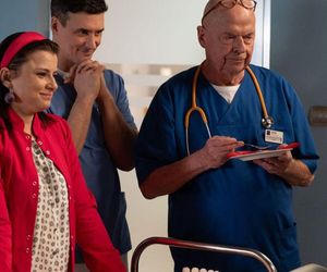 	Na dobre i na złe odc. 958. Krzysztof Radwan (Mateusz Damięcki), Stefan Tretter (Piotr Garlicki), Halinka (Joanna Jarmołowicz)