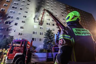 14-latka zginęła w pożarze bloku w Rzeszowie! Poszkodowanych zostało wiele osób [ZDJĘCIA, AKTUALIZACJA]