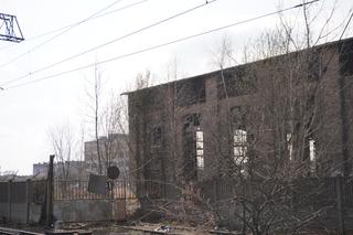 Opuszczony Mostostal. Kiedyś ogromna fabryka stali, dzisiaj niebezpieczna ruina [ZDJĘCIA]
