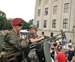 Armaty zagrzmiały w Warszawie. Obchody święta Wojska Polskiego