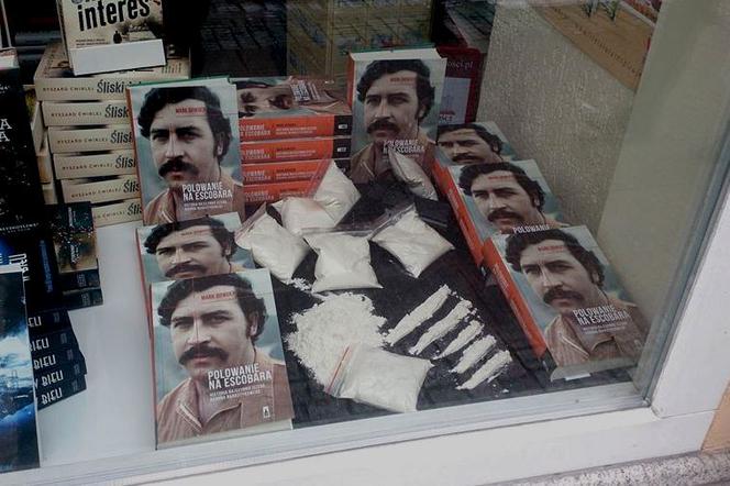 Największą furorę zrobiła do tej pory promocja książek o Pablo Escobarze.