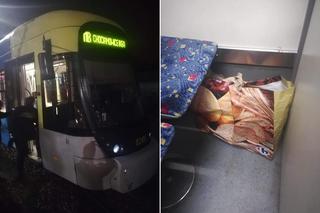 Łódź: Ktoś zostawił torbę w tramwaju. Motorniczy i strażnicy nie wierzyli własnym oczom, co jest w środku! [ZDJĘCIA]