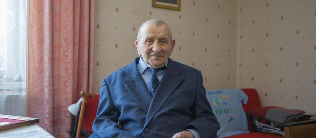 Stuletni bohater z Torunia nagrodzony za niezłomność. Historia Antoniego Gołoda porusza serca