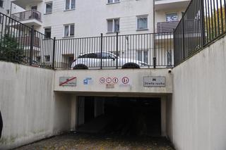 Zalany garaż przy Ząbkowskiej. Mieszkańcy mają dość problemu, który ciągle powraca 