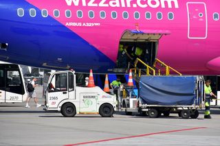 UOKiK zarzuca Wizz Air wprowadzanie pasażerów w błąd. Chodzi o reklamacje bagażowe