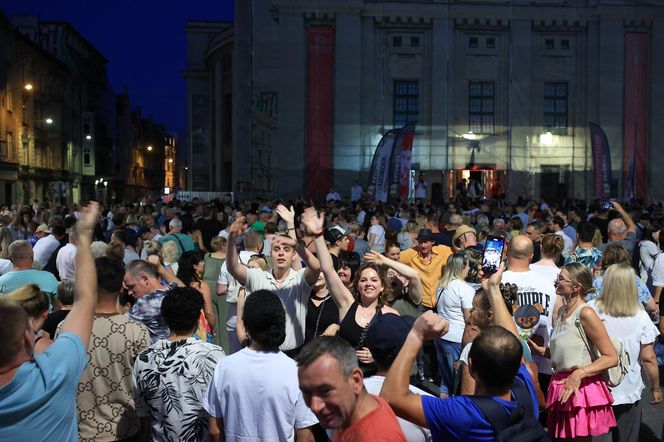 Potańcówka przed Teatrem Śląskim w Katowicach (09.08)