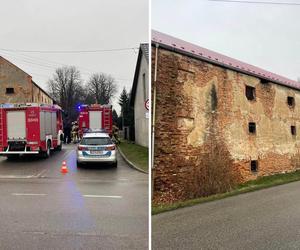 W Radłowie w Małopolsce zawalił się zabytkowy spichlerz. Gruzy leżą na drodze