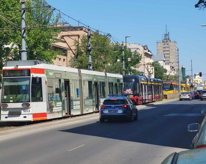 Tramwaj potrącił pieszego w centrum Łodzi. Ograniczono ruch w kierunku Manufaktury