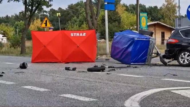 Śmiertelny wypadek pod Otwockiem. Motocyklista wjechał w przyczepkę samochodową. Zginął na miejscu