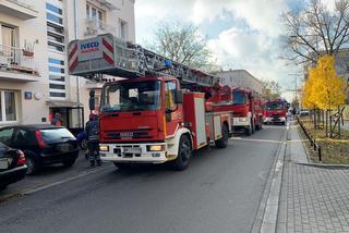 Wielki ogień w bloku na Kobielskiej na Pradze