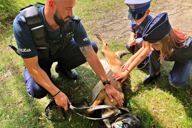 Wyjątkowa wizyta 7-letniego bohatera. Lucjan pojawił się w Komendzie Miejskiej Policji w Toruniu