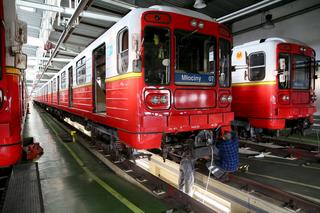 Gdzie śpią pociągi warszawskiego metra? Odpowiedź jest bardziej zaskakująca niż ci się wydaje