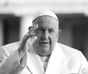 Papież Franciszek nie żyje.