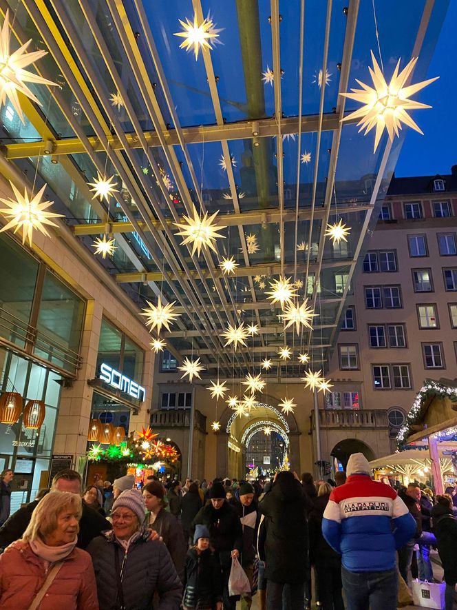 Najstarszy jarmark bożonarodzeniowy w Niemczech. Drezno zachwyca turystów z całego świata 