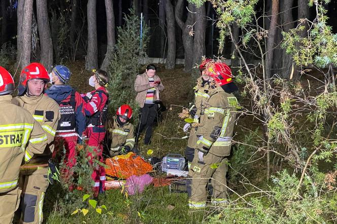 Dramatyczna akcja straży pożarnej. Dwie osoby zakleszczone we wraku