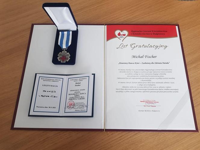 Aspirant Michał Fischer otrzymał odznakę „Honorowy Dawca Krwi - Zasłużony dla Zdrowia Narodu”
