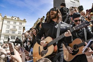 Jared Leto naśmiewa się z osób, które domagają się od 30 Seconds to Mars albumu rockowego