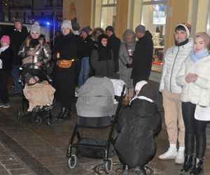 Orszak Świętego Mikołaja i choinka w Rynku w Kielcach