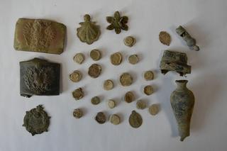 Amunicja, zapalniki artyleryjskie oraz monety. Nietypowa interwencja lubaczowskiej policji