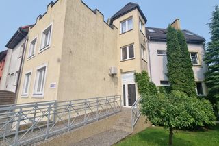 Sceny grozy w gabinecie lekarskim. Rozszalały pacjent zaatakował lekarkę!