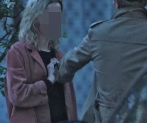 Andrzej Chyra smyra i całuje