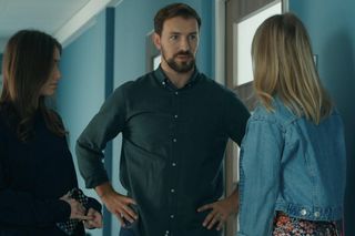 Barwy szczęścia odc. 3123. Marcin Kodur (Oskar Stoczyński), Madzia (Natalia Sierzputowska), Grażyna (Kinga Suchan)