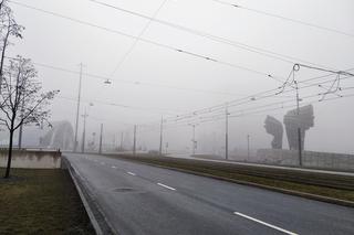 Smog, mgły i gołoledź... Uważajcie na drogach Śląska i Zagłębia