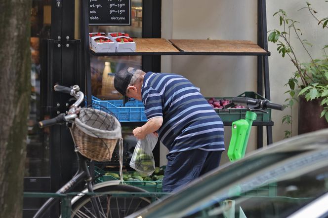 Edward Miszczak i Anna Cieślak na bazarku