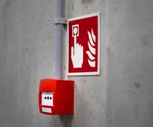 Pożary hal magazynowych i przemysłowych a zagrożenia CBRN