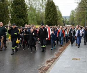 Droga krzyżowa Nowa Słupia - Święty Krzyż. 18 kwietnia 2025