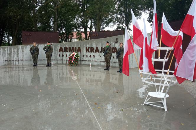 pomnik AK w Lesznie