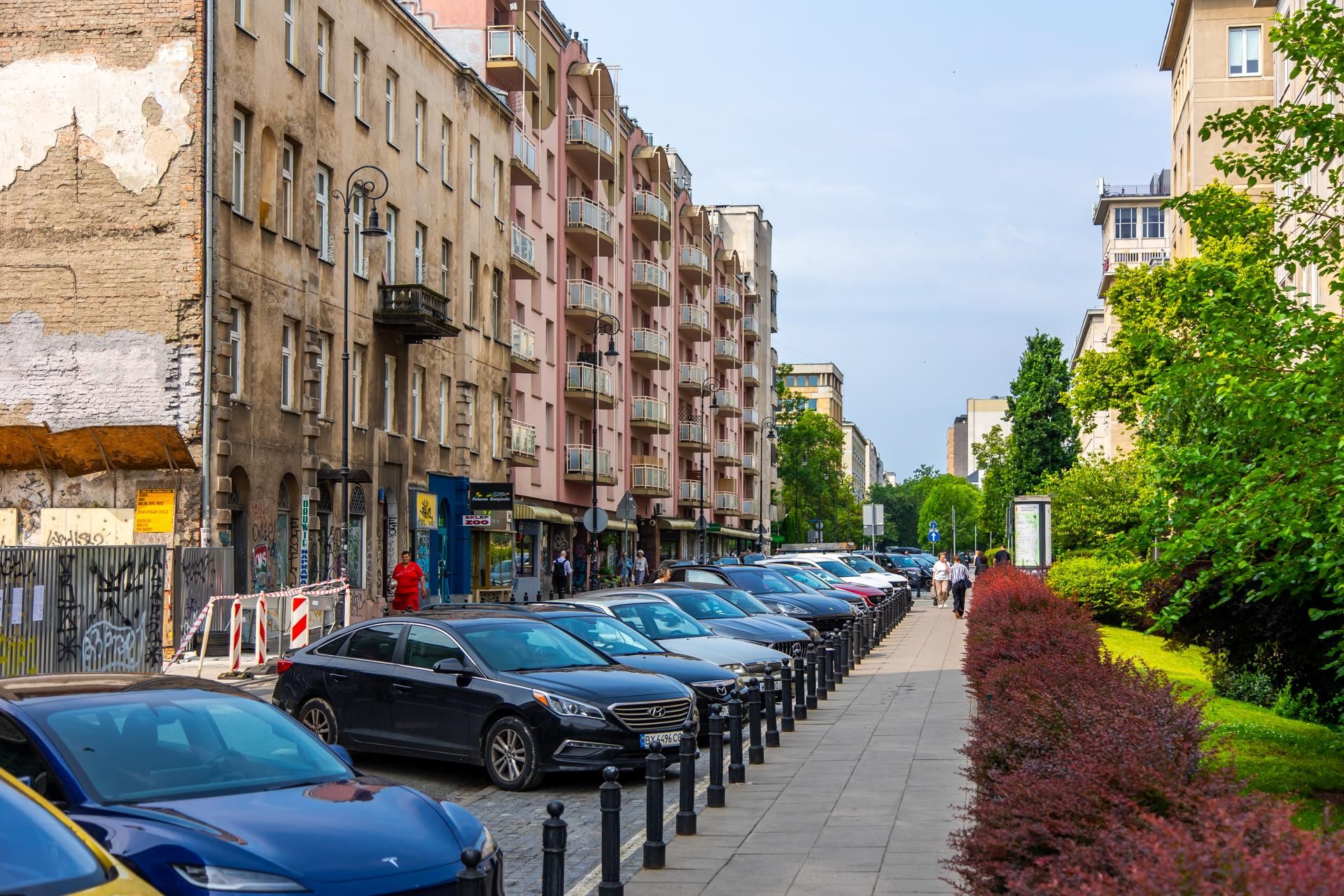 Ulice Śródmieścia Warszawy, na których urzędnicy dostaną miejsca parkingowe